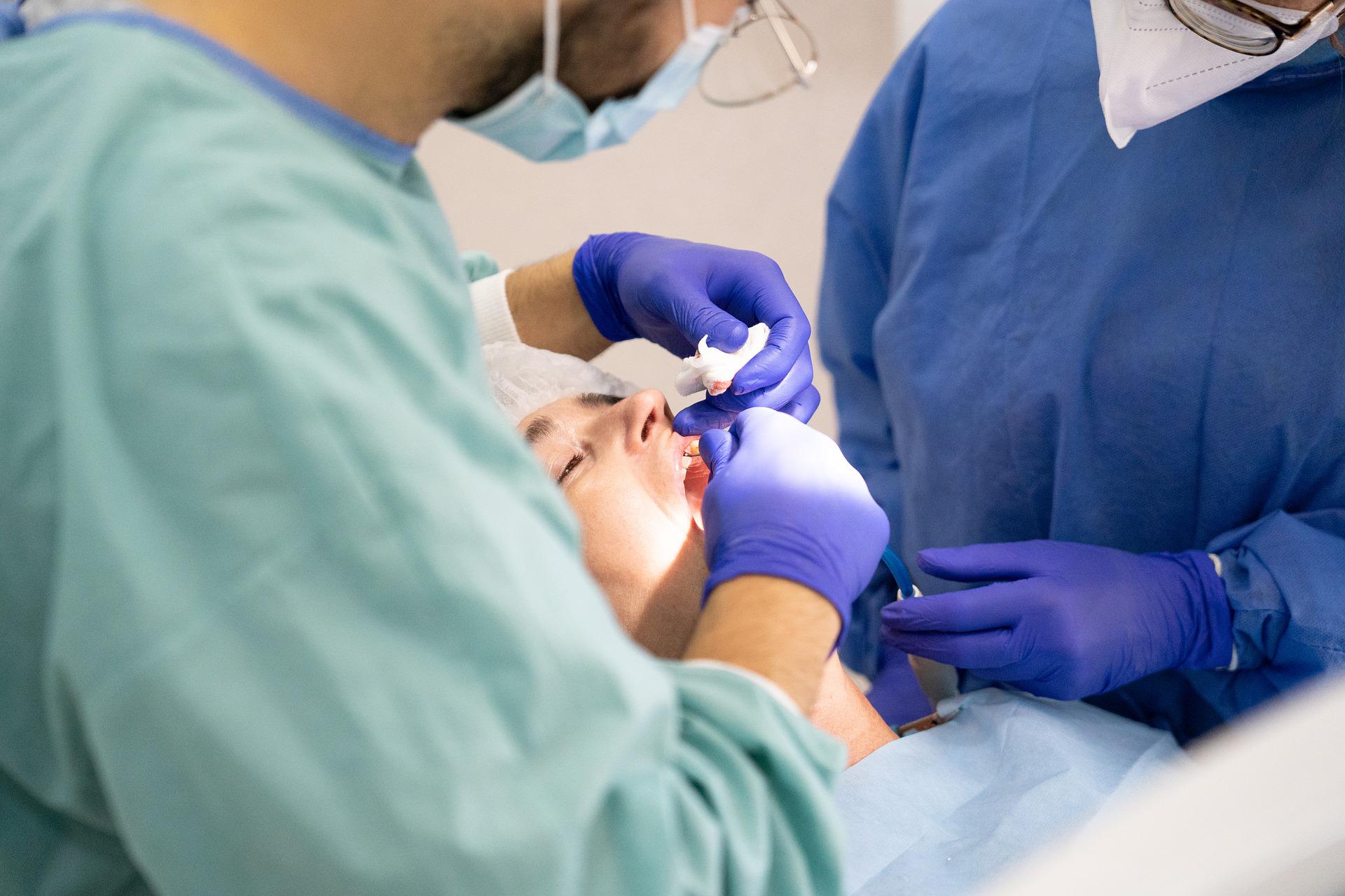 Что такое хирургическая стоматология